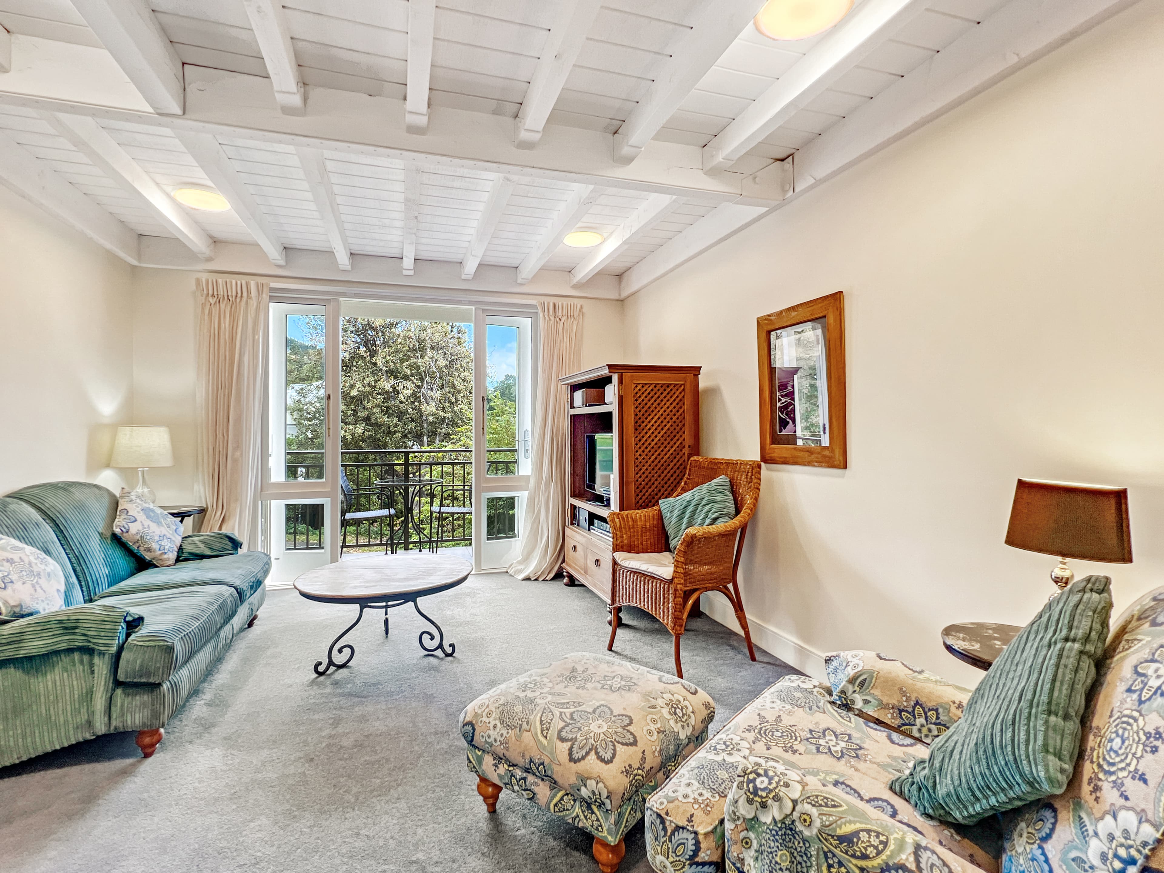 Apt. 34 / Bruce Apartments